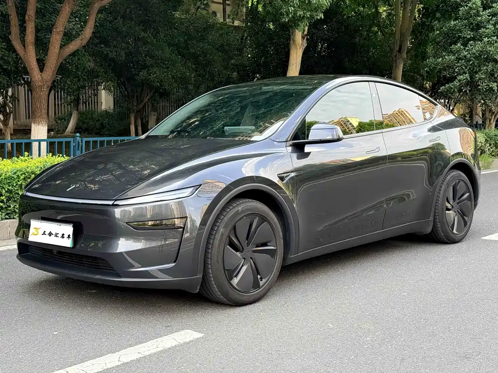 Tesla Model Y 2025