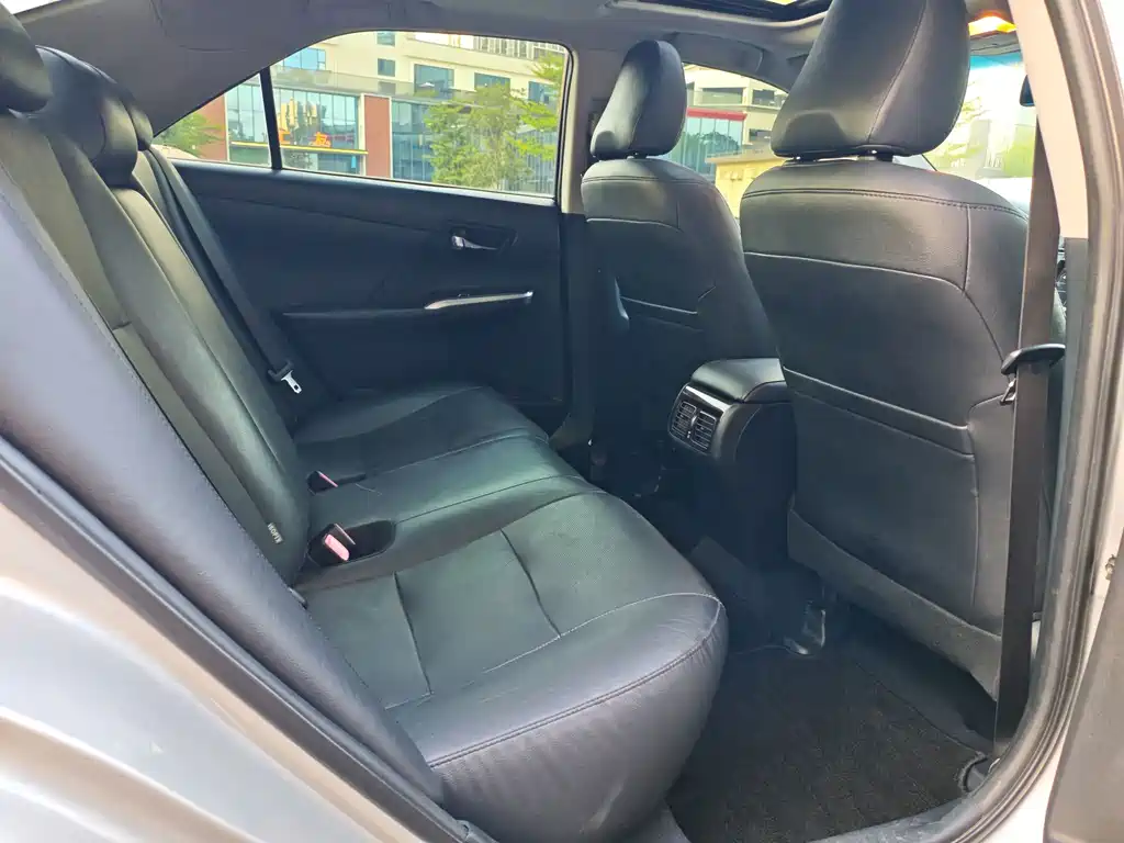 Toyota Camry 2016 — фото 13