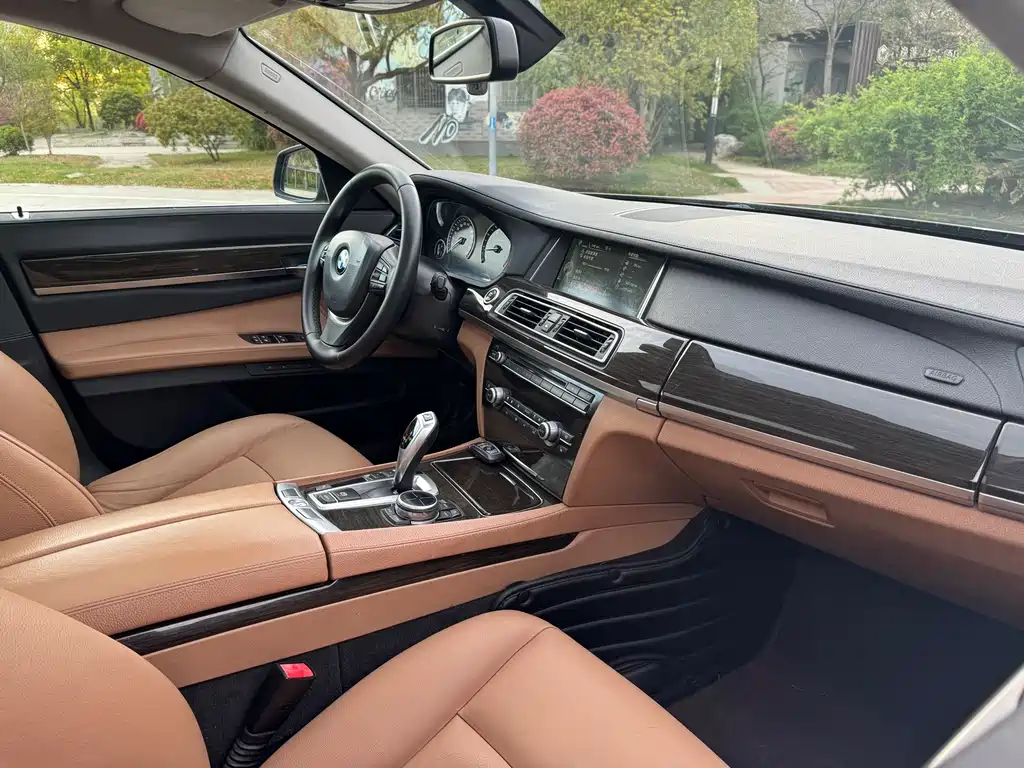 BMW 7 Series 2014 — фото 12