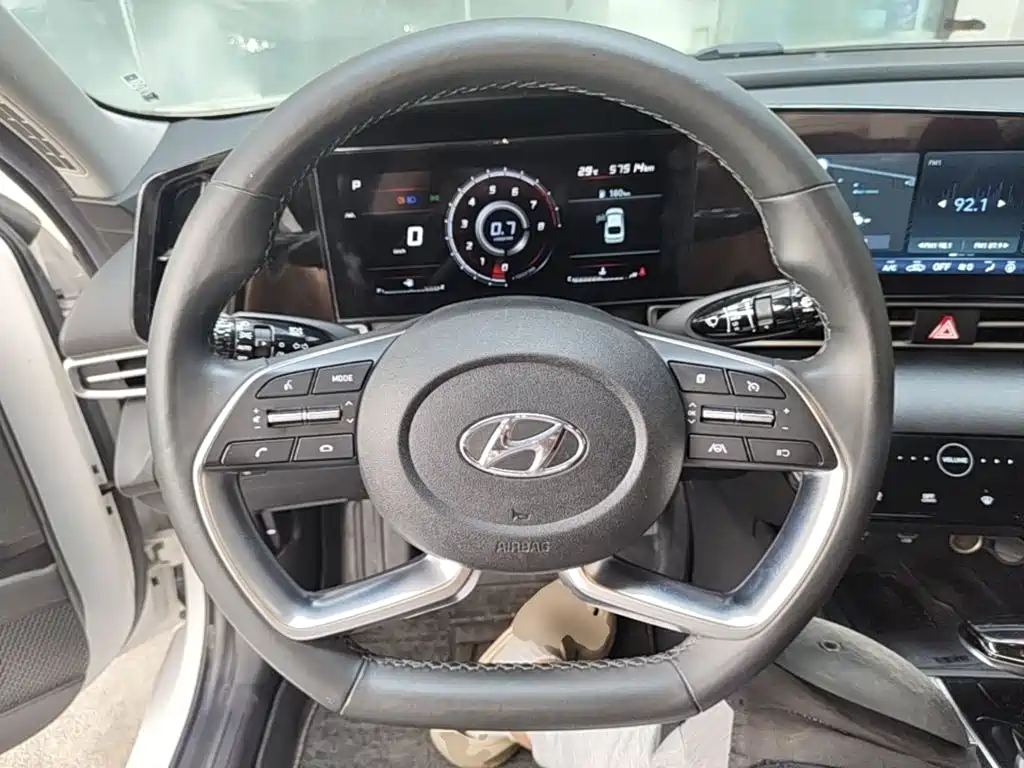 Hyundai Elantra 2021 — фото 11