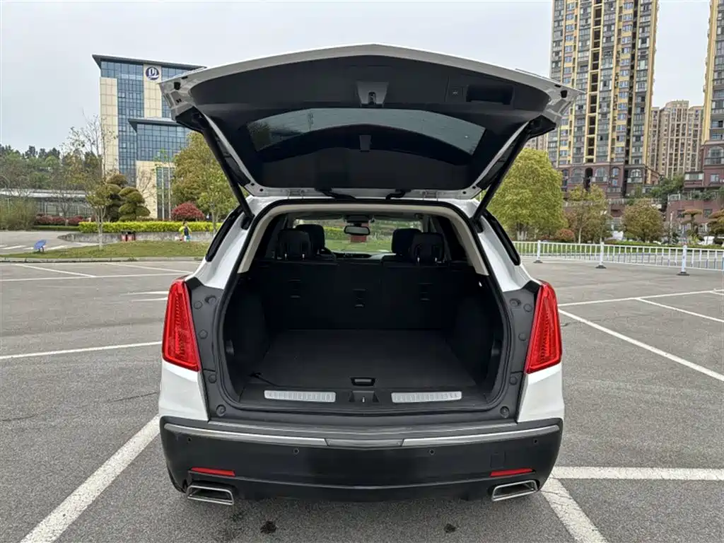 Cadillac XT5 2017 — фото 10