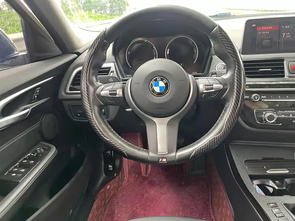BMW 1 Series 2019 — фото 10