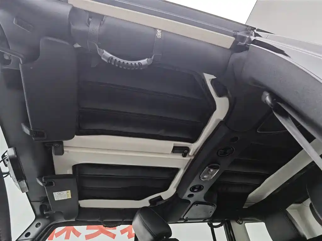 Jeep Wrangler 2017 — фото 14