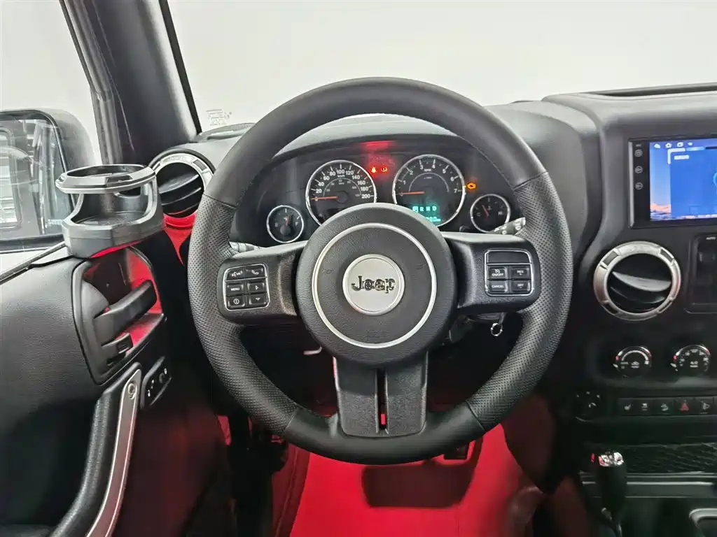 Jeep Wrangler 2017 — фото 11