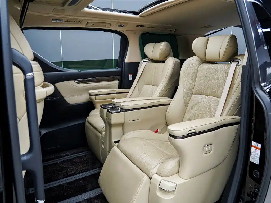 Toyota Vellfire 2021 — фото 11