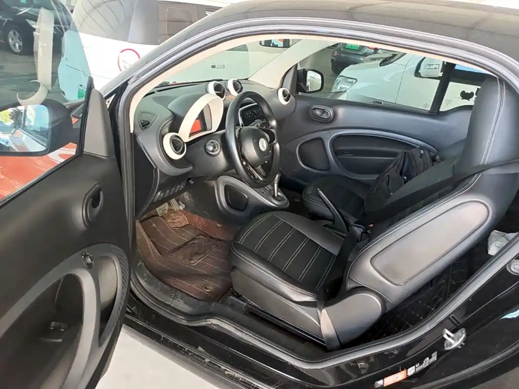 smart Fortwo 2017 — фото 16