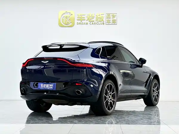 Aston Martin DBX 2022