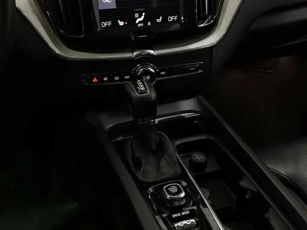 Volvo XC60 2018 — фото 13