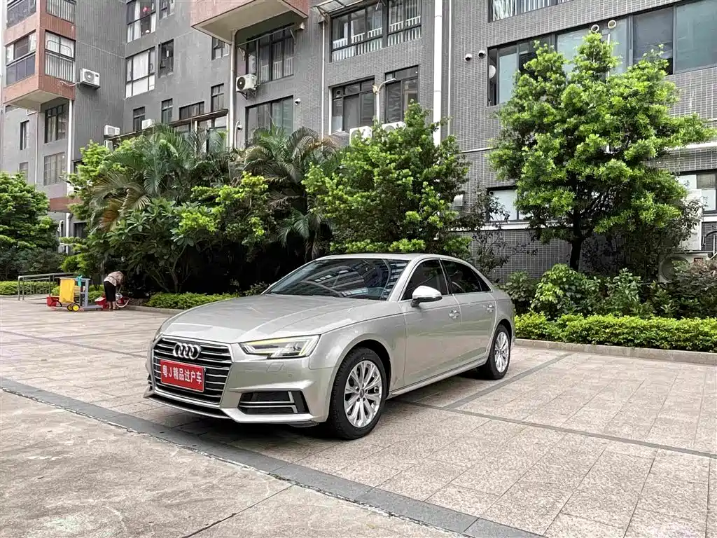 Audi A4L 2020 — фото 1