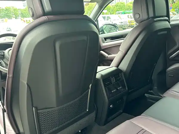 Porsche Cayenne 2025
