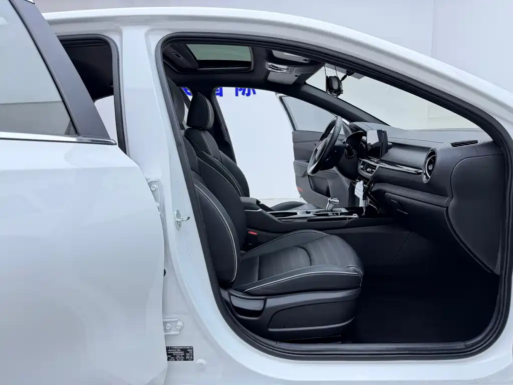 Kia K3 2023 — фото 17