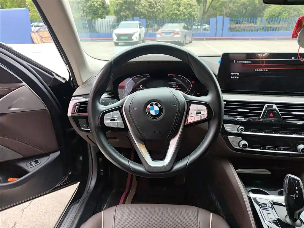 BMW 5 Series 2021 — фото 11