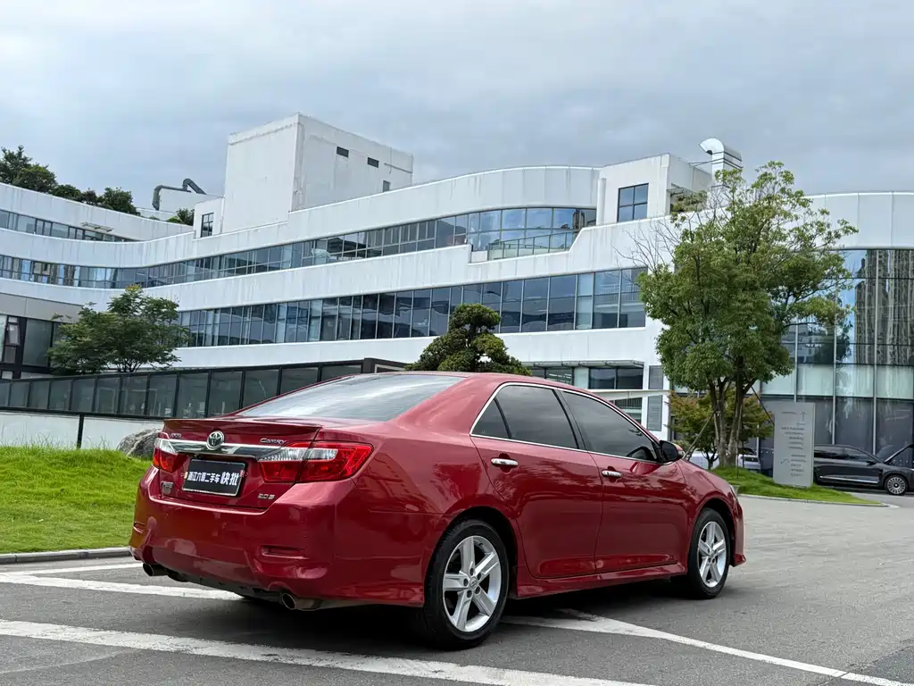 Toyota Camry 2014 — фото 12