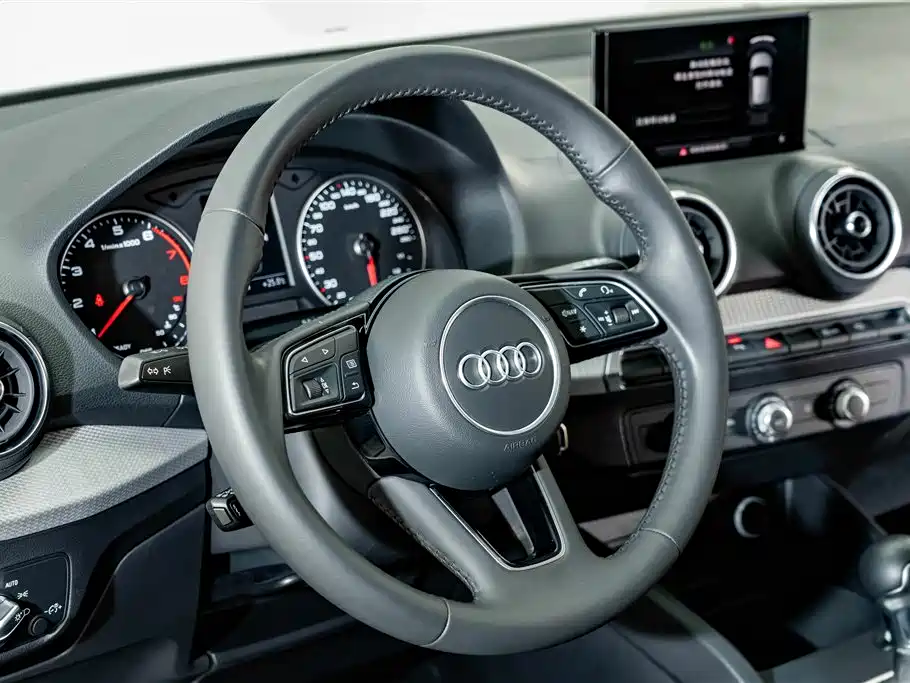Audi Q2L 2021 — фото 10