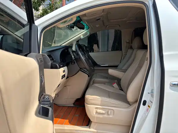 Toyota Alphard 2014