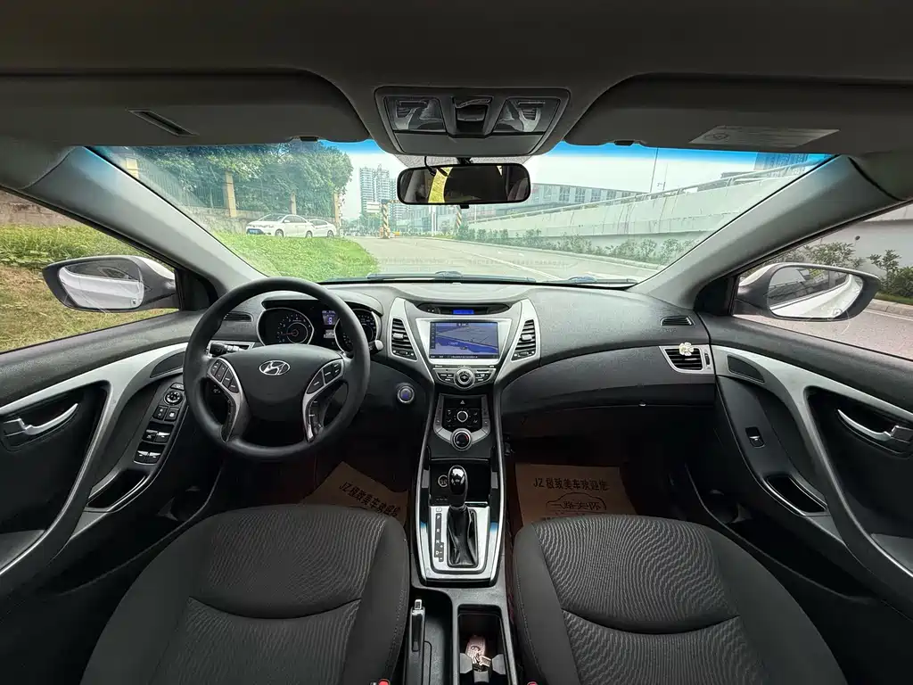 Hyundai Elantra 2015 — фото 16