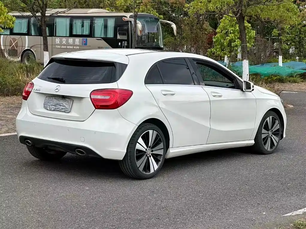Mercedes-Benz A-Class 2016 — фото 9