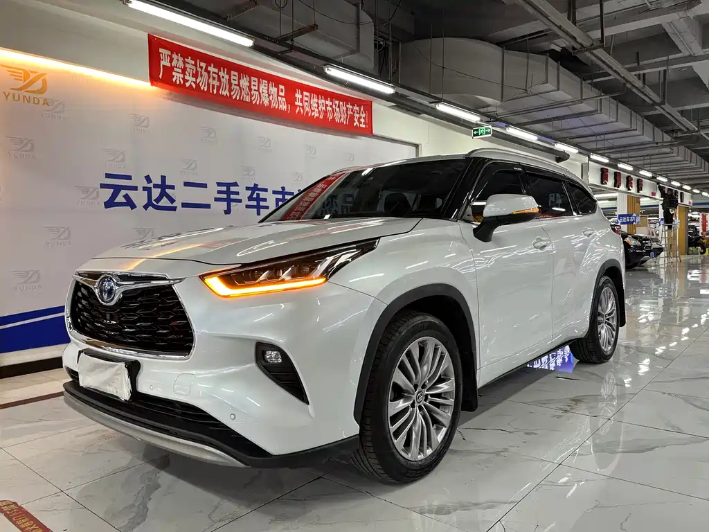 Toyota Highlander 2023 — фото 2