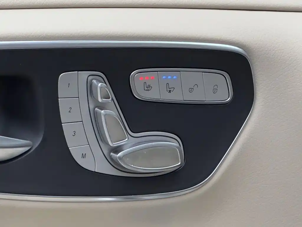 Mercedes-Benz V-Class 2024 — фото 16