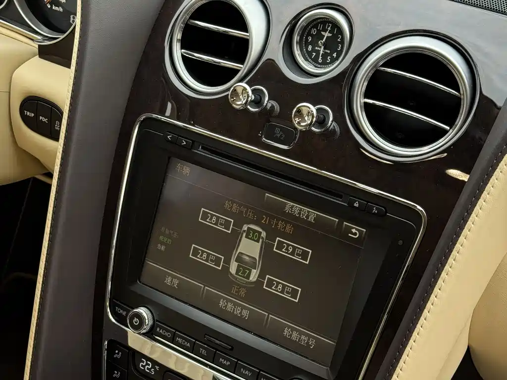 Bentley Flying Spur 2014 — фото 15