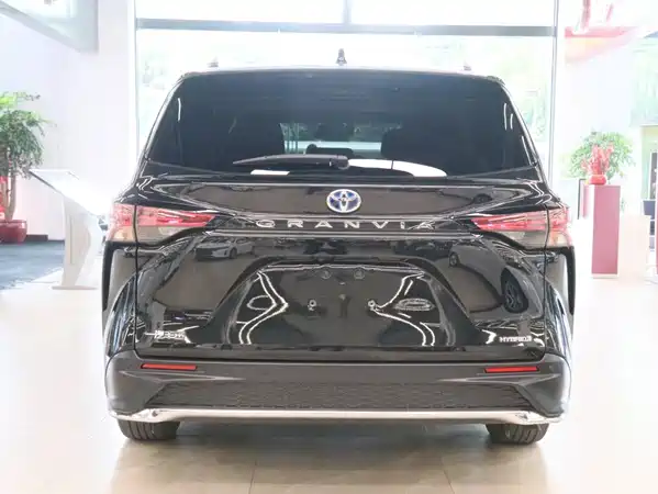 Toyota Granvia 2023