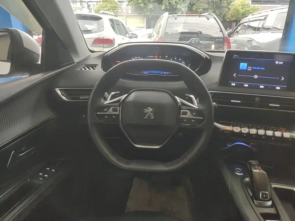 Peugeot 5008 2018 — фото 11