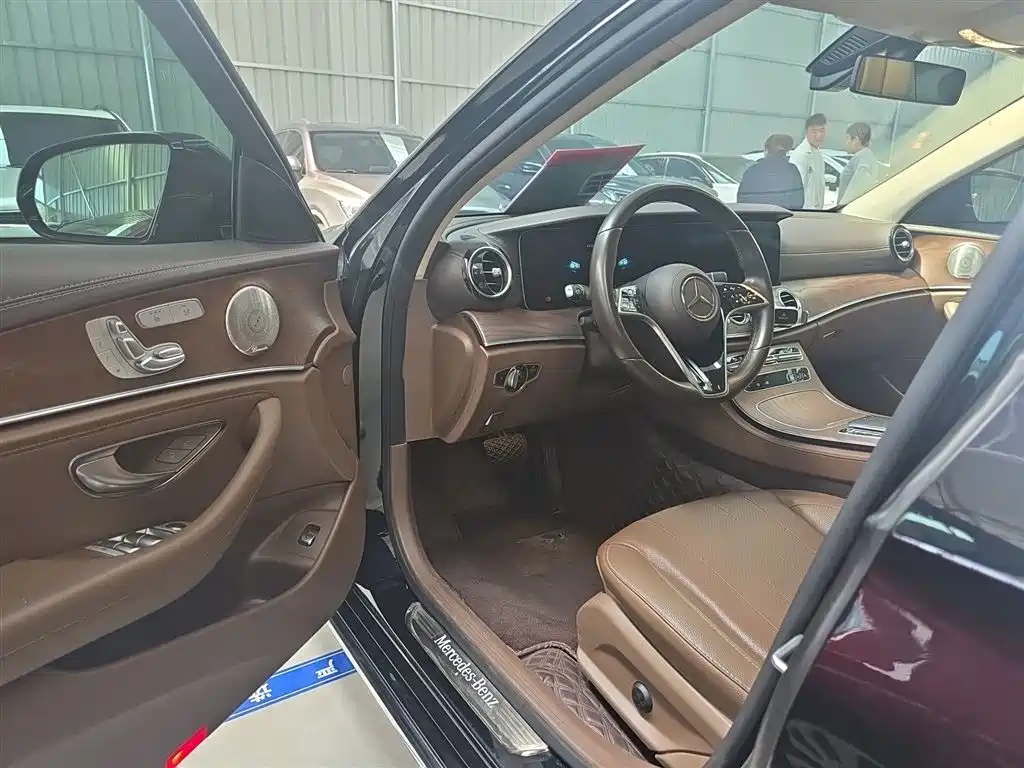 Mercedes-Benz E-Class 2023 — фото 16