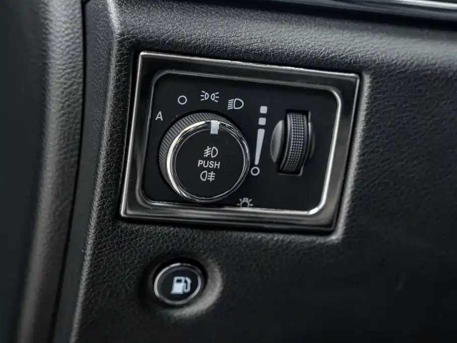 Jeep Grand Cherokee 2023 — фото 12
