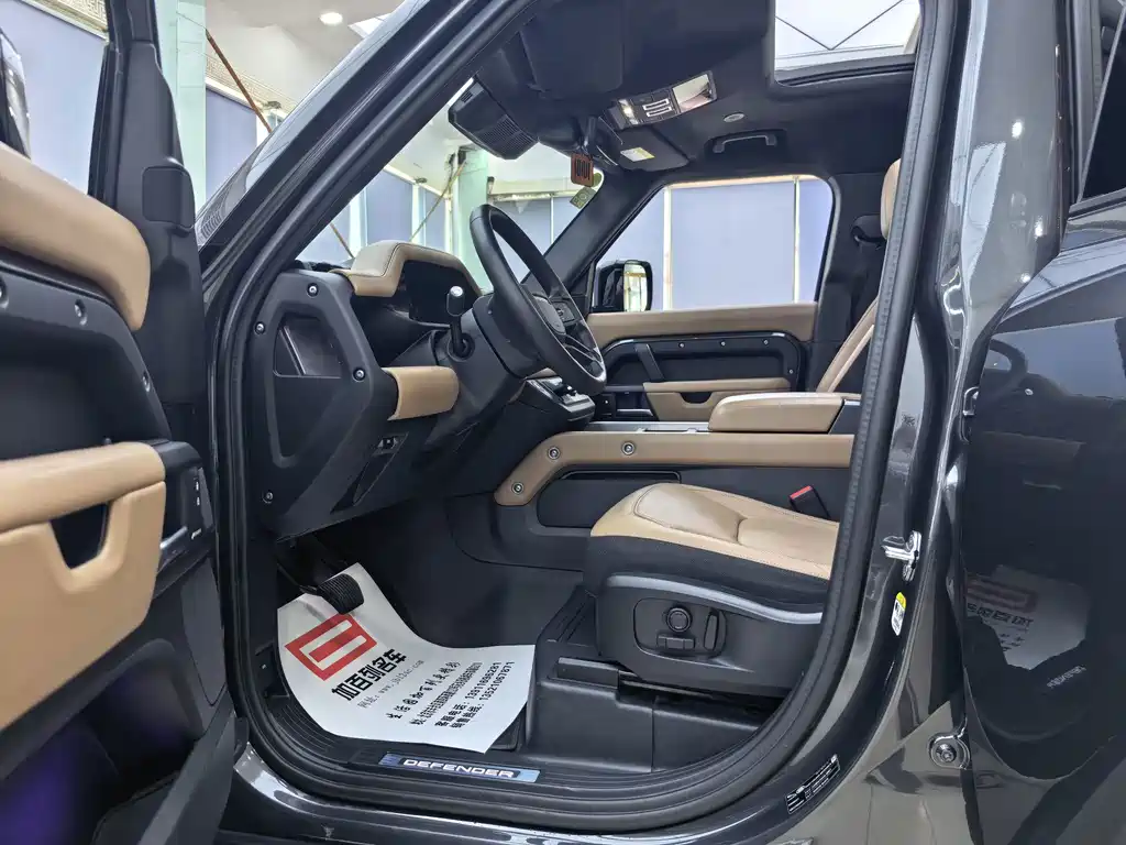 Land Rover Defender 2025 — фото 11