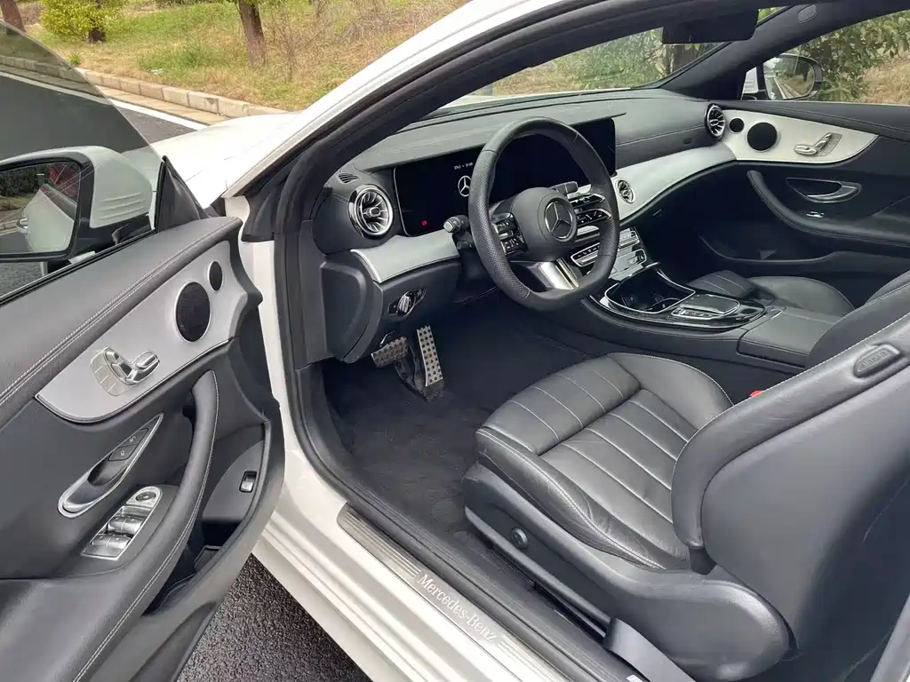 Mercedes-Benz E-Class 2023 — фото 7