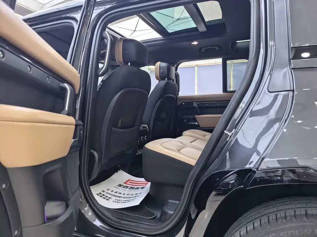 Land Rover Defender 2025 — фото 12