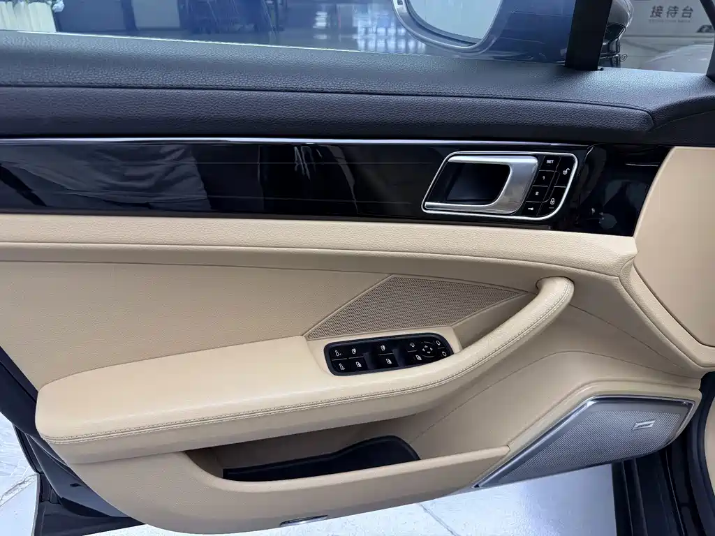 Porsche Panamera 2017 — фото 18