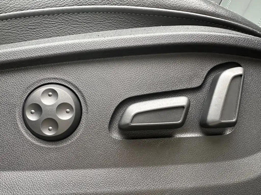 Audi Q2L 2023 — фото 11