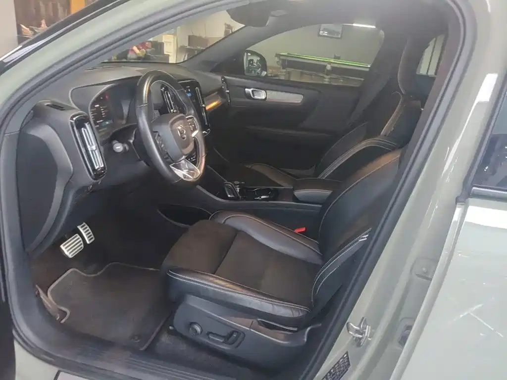 Volvo XC40 NEV 2021 — фото 15