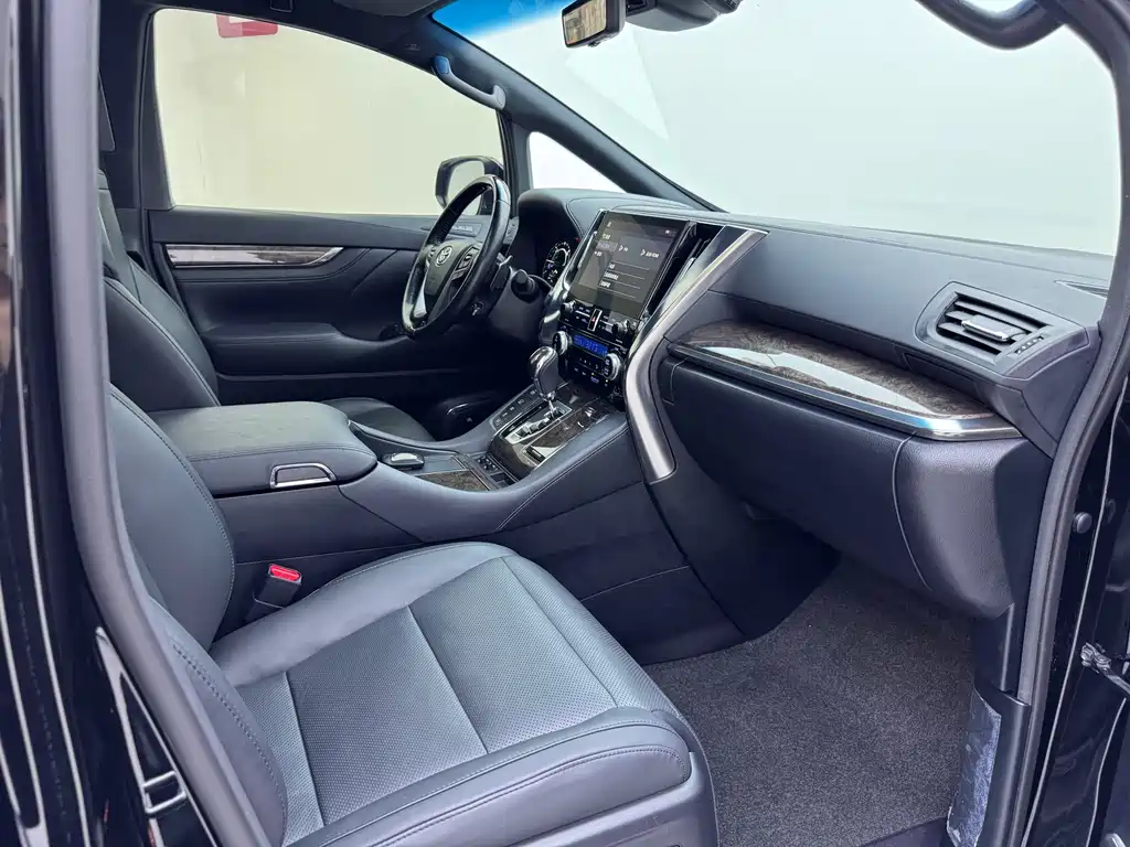 Toyota Alphard 2022 — фото 12