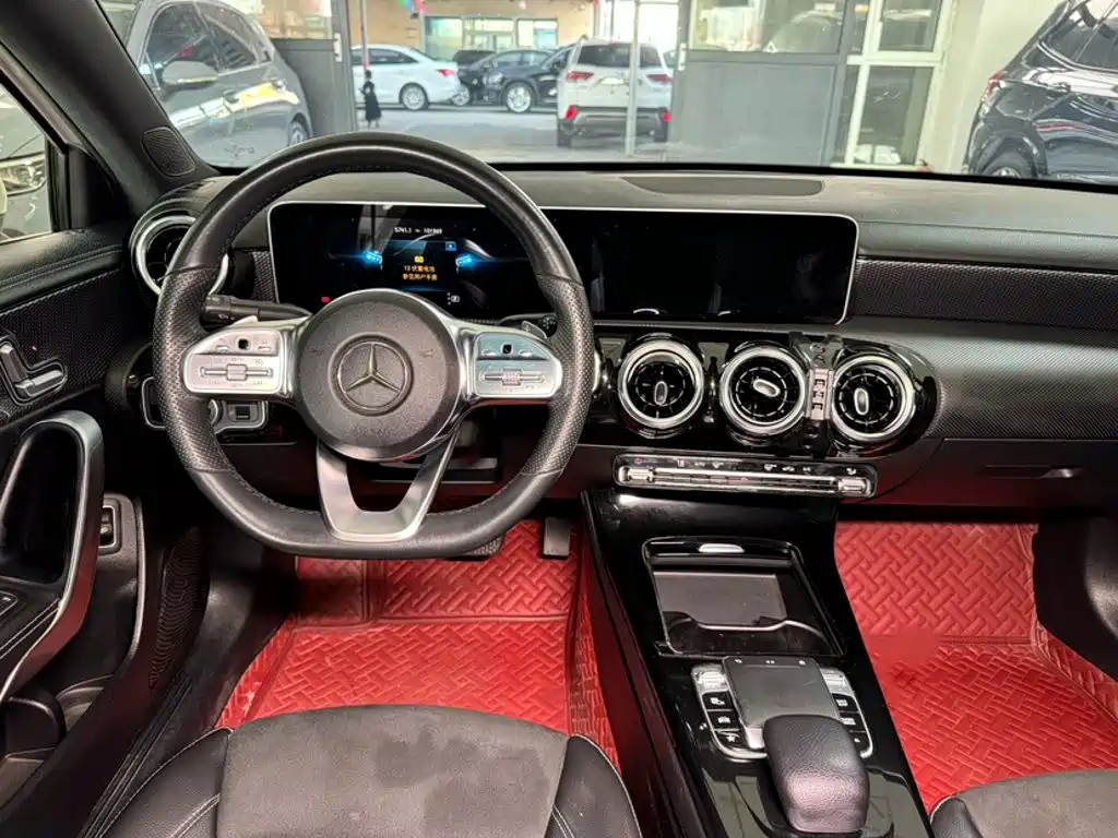 Mercedes-Benz A-Class 2019 — фото 16