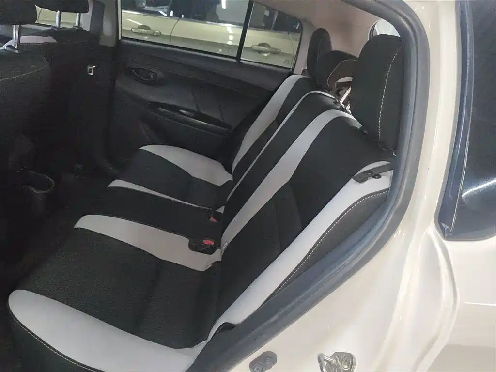 Toyota Yaris L 2023 — фото 17