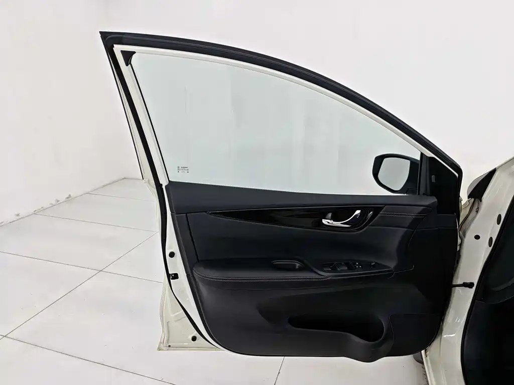 Nissan Tiida 2019 — фото 13