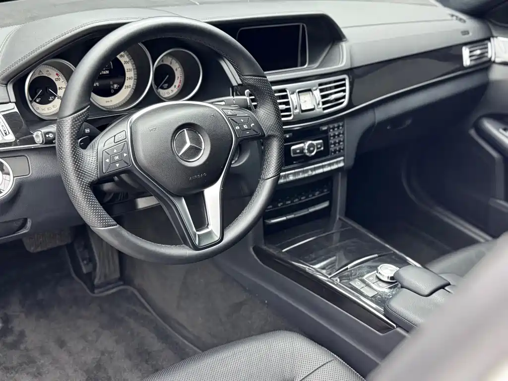Mercedes-Benz E-Class 2014 — фото 23