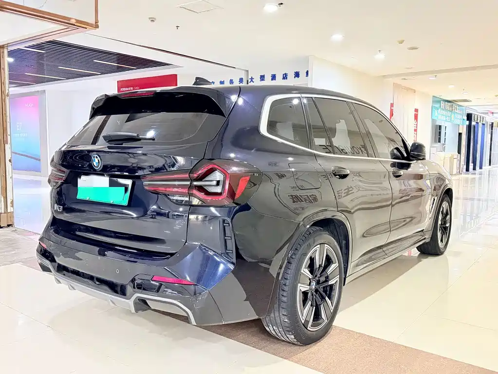 BMW iX3 2023 — фото 19