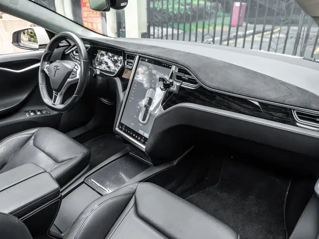 Tesla Model S 2017 — фото 13