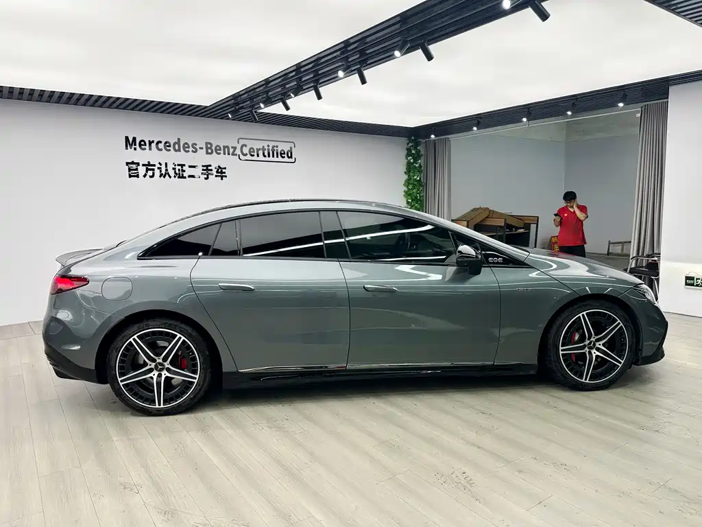 Mercedes-Benz EQE AMG 2023