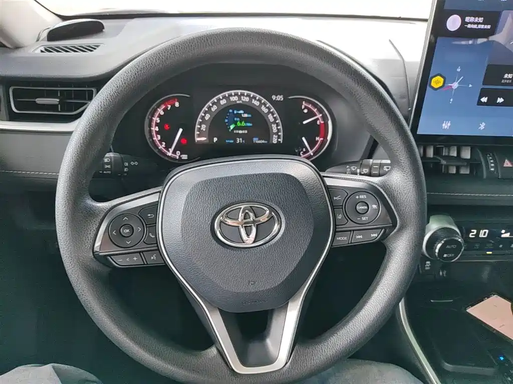 Toyota RAV4 2021 — фото 11