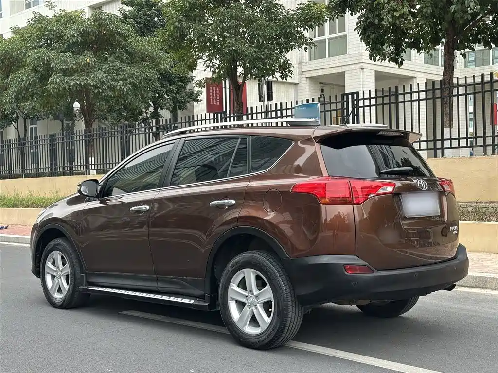 Toyota RAV4 2014 — фото 23