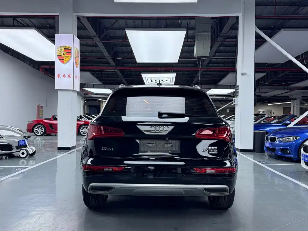 Audi Q5L 2020 — фото 17