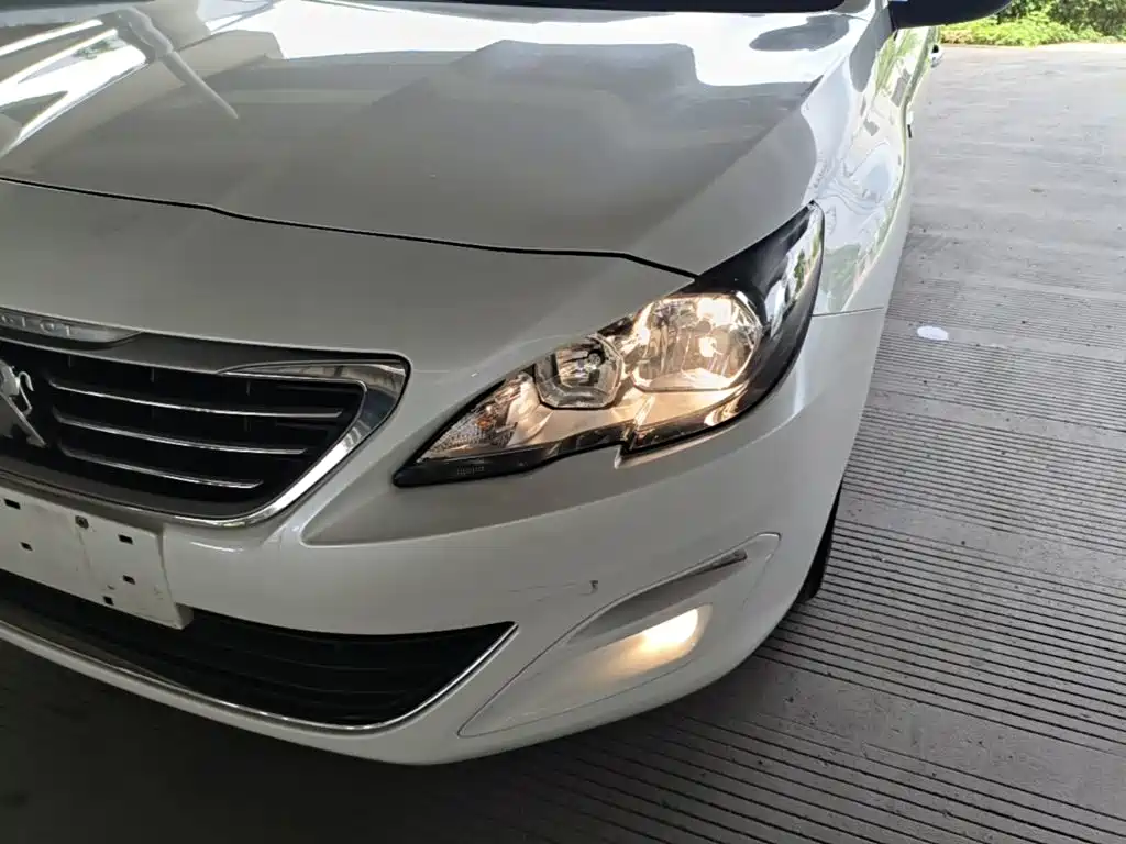 Peugeot 408 2016 — фото 24