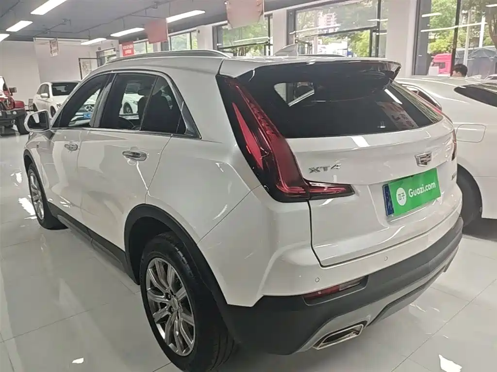 Cadillac XT4 2023 — фото 5