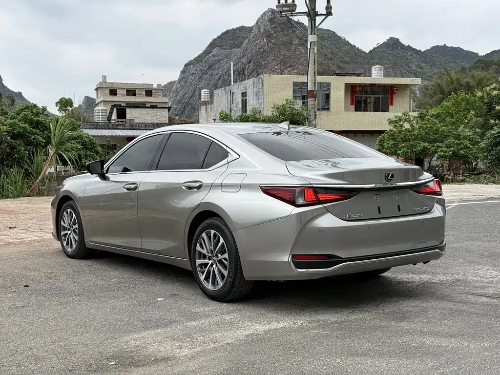 Lexus ES 2022 — фото 26