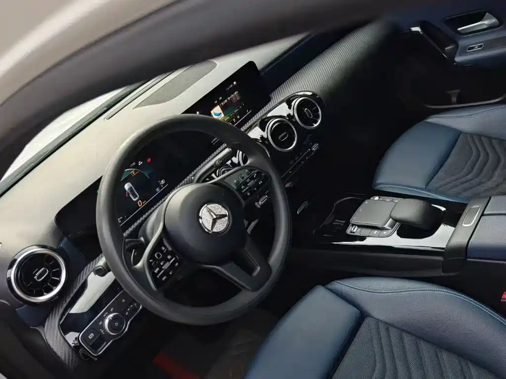 Mercedes-Benz A-Class 2022 — фото 9