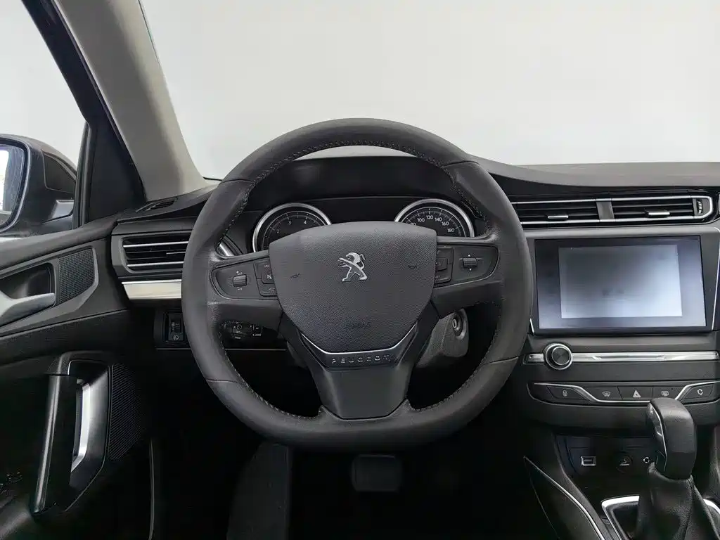 Peugeot 408 2016 — фото 11